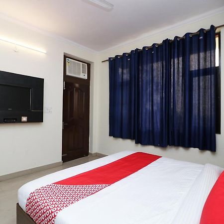 Oyo Flagship 28755 Hotel 9 Palm Rājpur Exteriör bild
