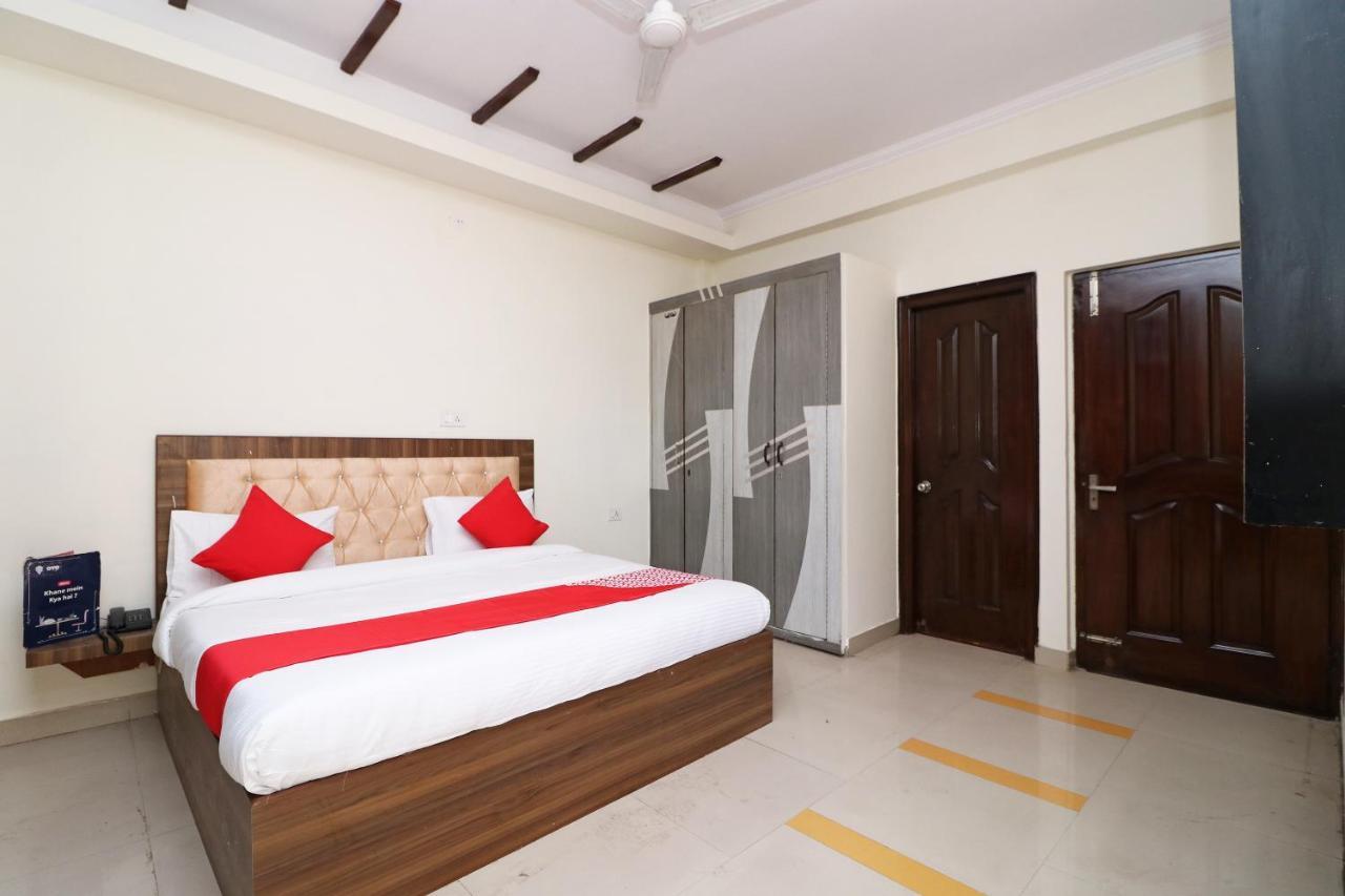 Oyo Flagship 28755 Hotel 9 Palm Rājpur Exteriör bild