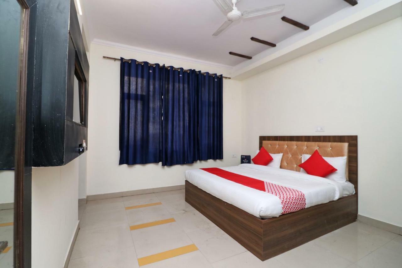 Oyo Flagship 28755 Hotel 9 Palm Rājpur Exteriör bild